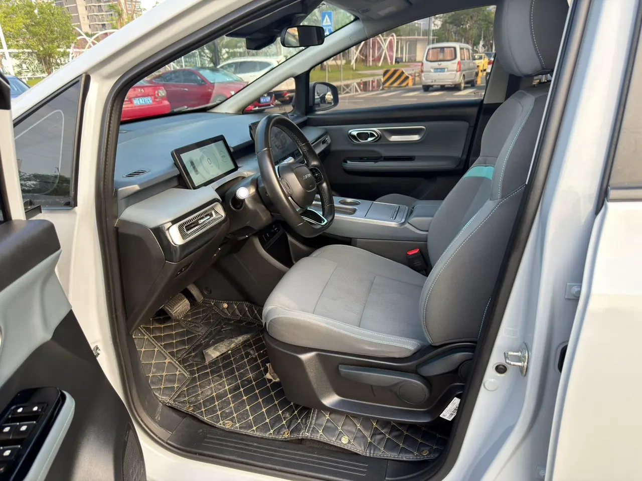 GAC Aion 2023 Aion Y PLUS 70 Happy Edition Automatic Gear 4