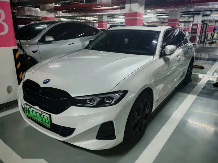 Open image lightbox: BMW 2022 i3 eDrive 35L automatic gear