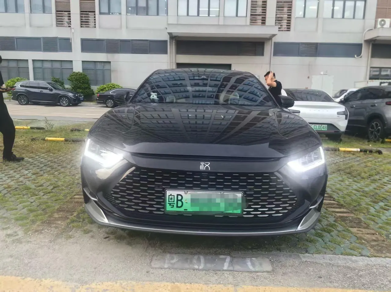 BYD 2020 Han DM 2.0T four-wheel drive performance version luxury automatic gear 3