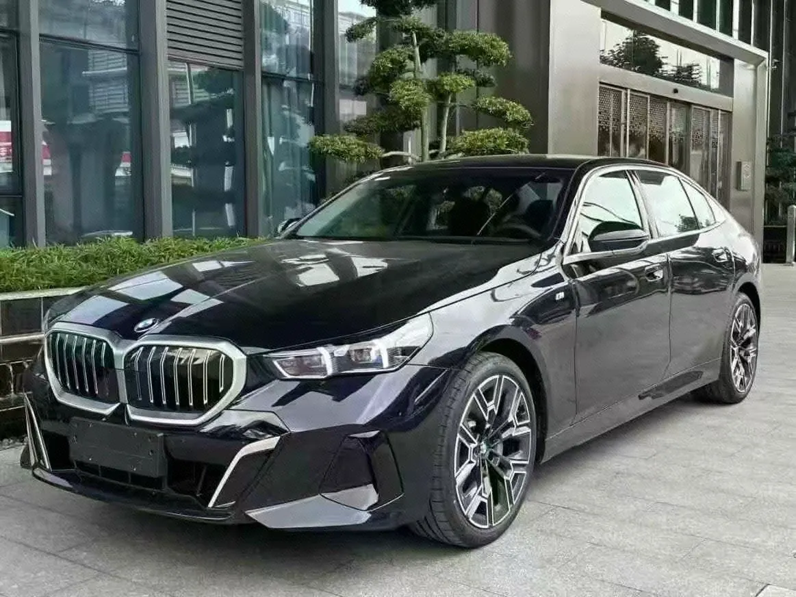 Open image lightbox: BMW 5 series 2025 530Li 48V 2.0T exclusive m sports suit automatic gear