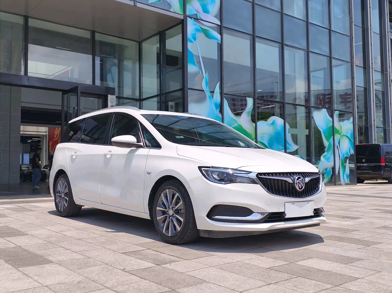 打开图片灯箱:Buick 2021 GL6 48V 1.3T 323T interconnected distinguished automatic gear