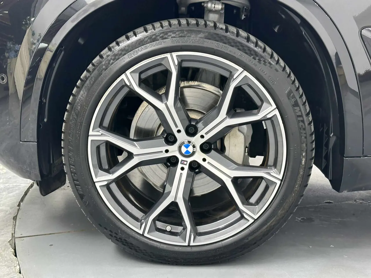 BMW 2023 X5 xDrive30Li 48V 2.0T exclusive m sports obsidian night suit automatic gear 5