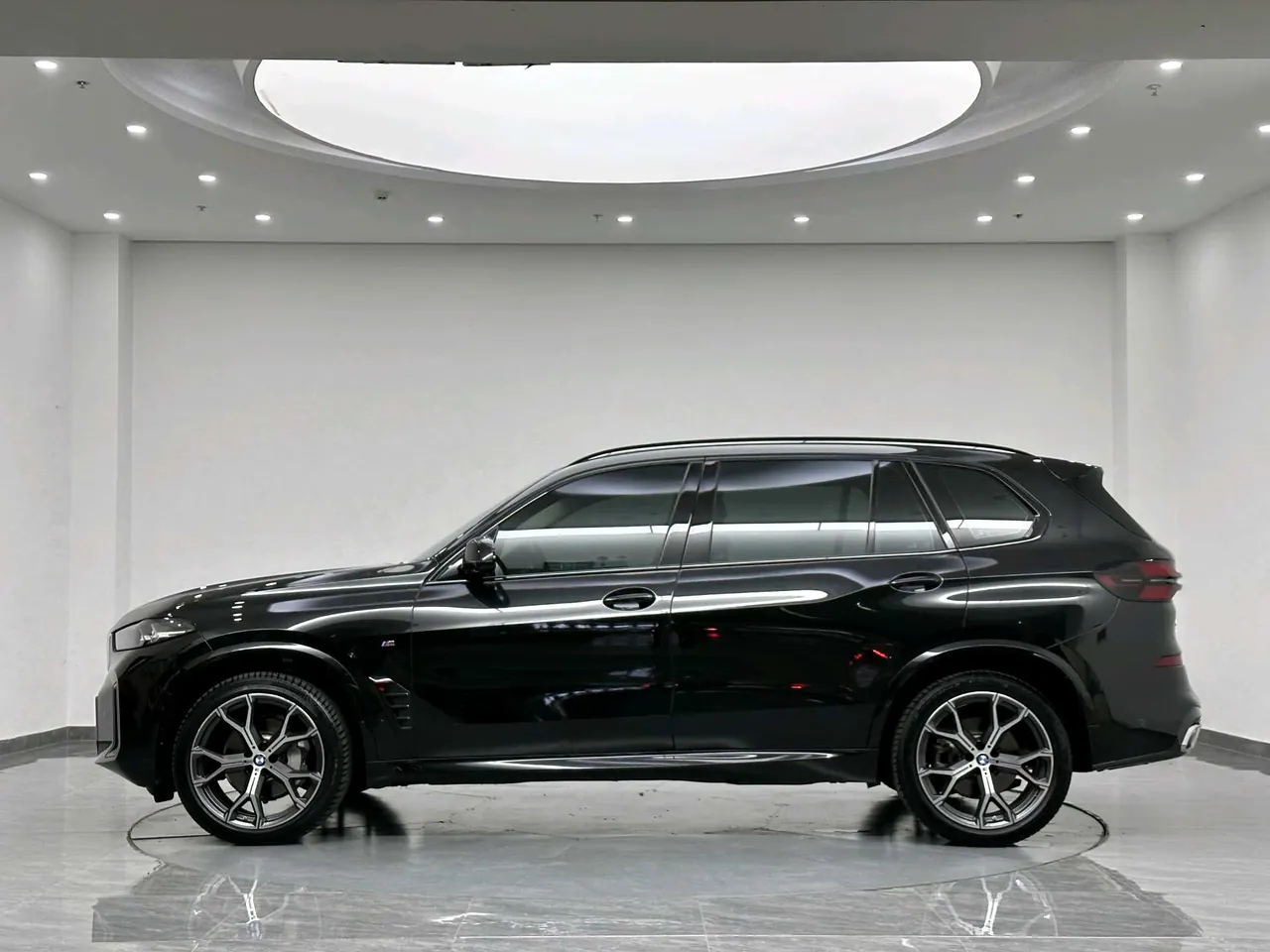 BMW 2023 X5 xDrive30Li 48V 2.0T exclusive m sports obsidian night suit automatic gear 6