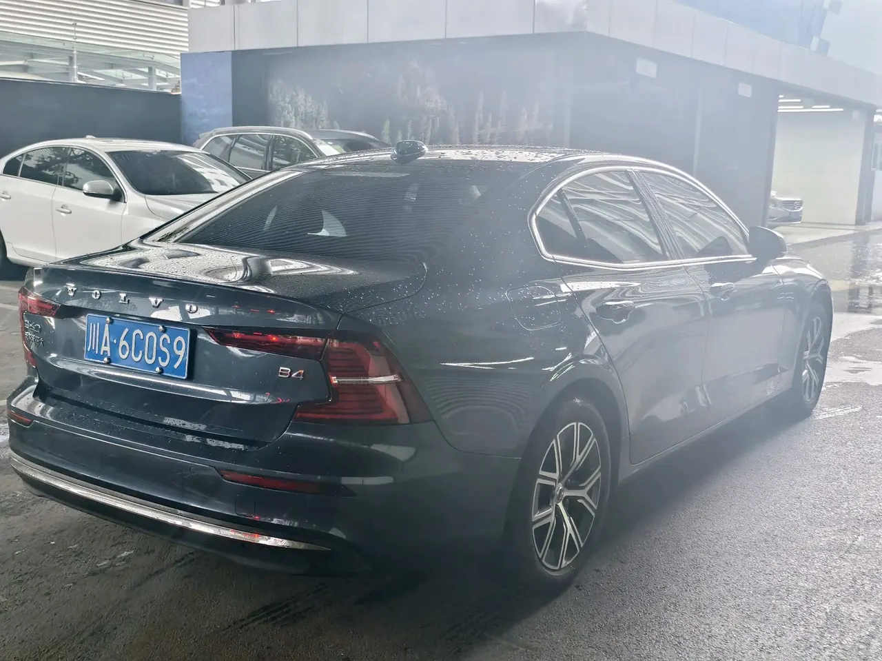 Volvo 2023 S60 48V 2.0T B4 Zhiyi Deluxe Edition Automatic Gear 4