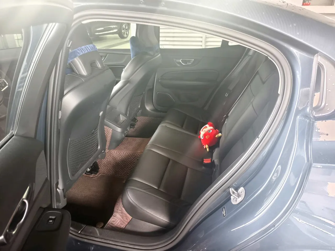 Volvo 2023 S60 48V 2.0T B4 Zhiyi Deluxe Edition Automatic Gear 8