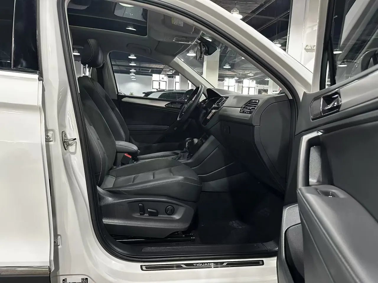 Volkswagen 2021 Tiguan L 2.0TSI 330TSI Two-Drive Smart Edition Automatic Gear 8