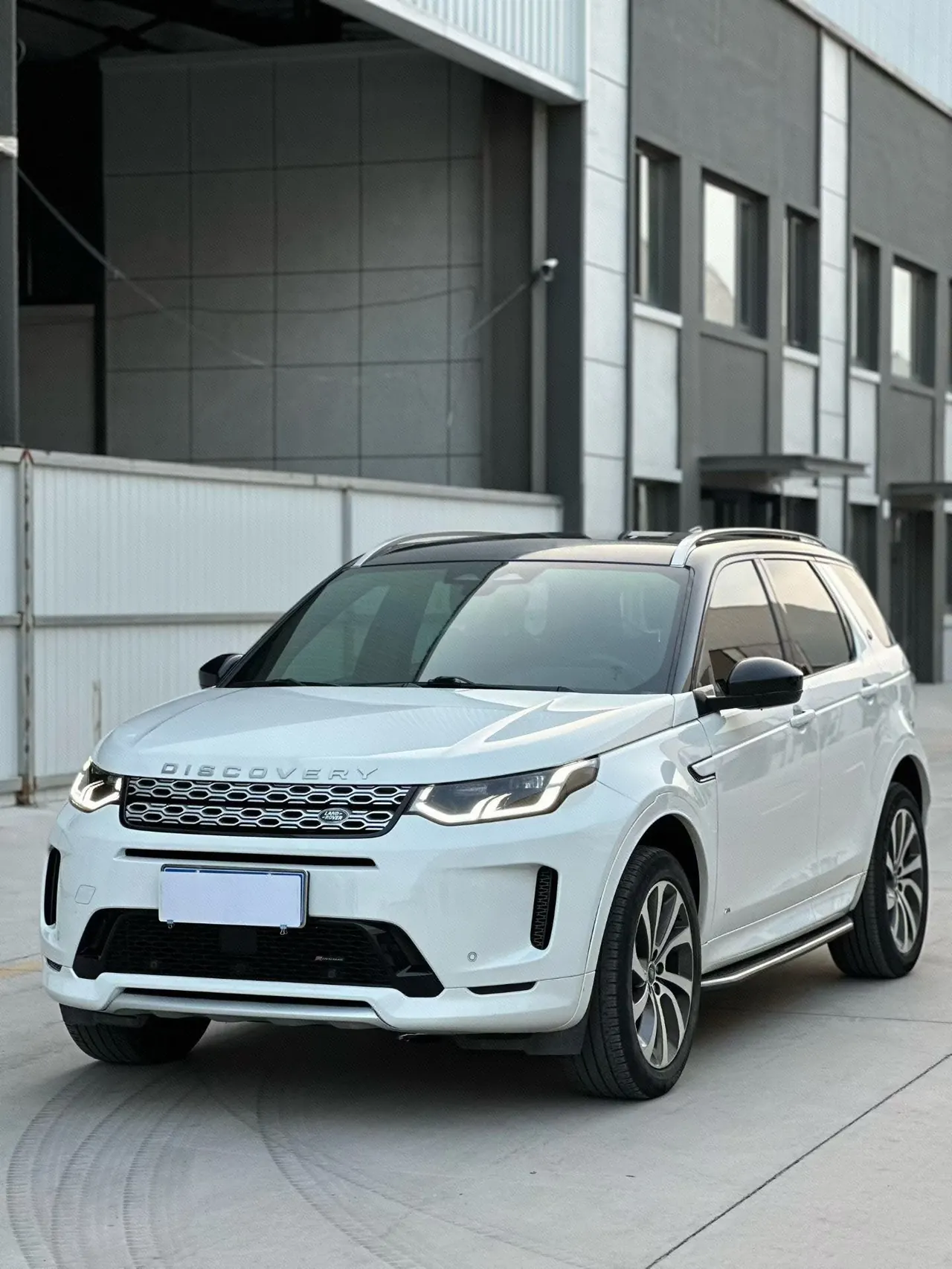 打开图片灯箱:Land Rover 2022 Discovery Sports Edition 48V 2.0T 249PS R-Dynamic SE Performance Technology Edition 5-seat Automatic Gear