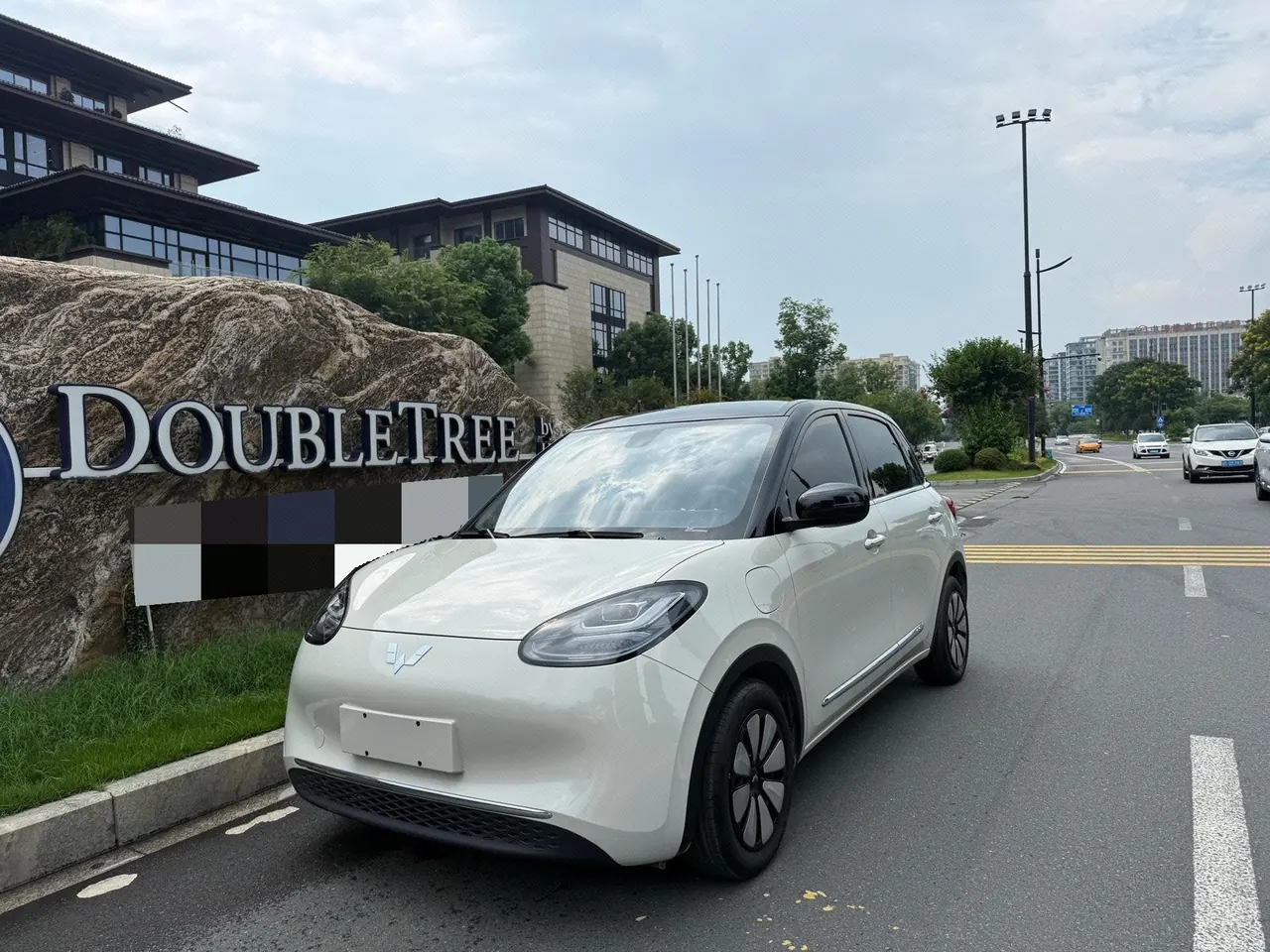 Open image lightbox: WuLing 2023 Plantronics 410km LingBox Exclusive Automatic Transmission