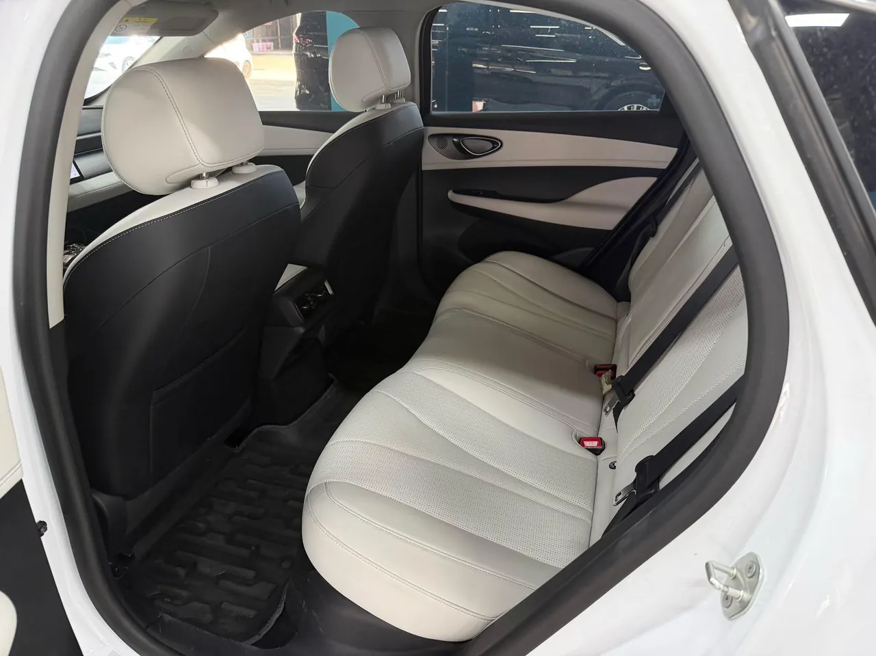 BYD 2025 seals 05 DM-i 1.5 stepless smart driving version 120KM flagship automatic gear 2