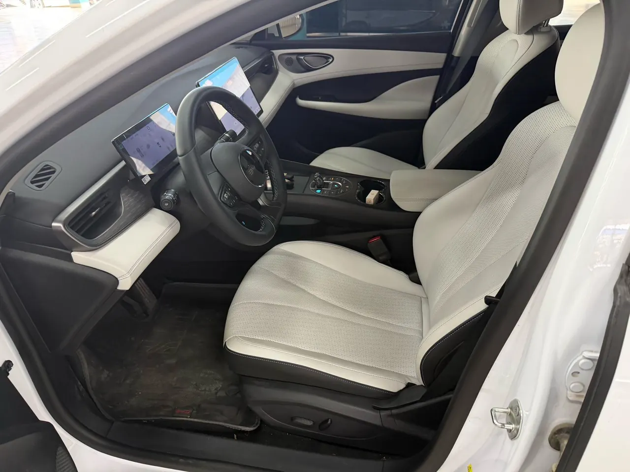BYD 2025 seals 05 DM-i 1.5 stepless smart driving version 120KM flagship automatic gear 3