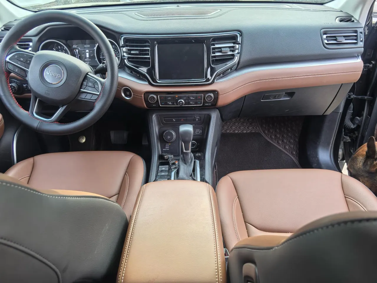 Jeep 2020 Commander 2.0T Two-Drive Elite Automatic Gear 4