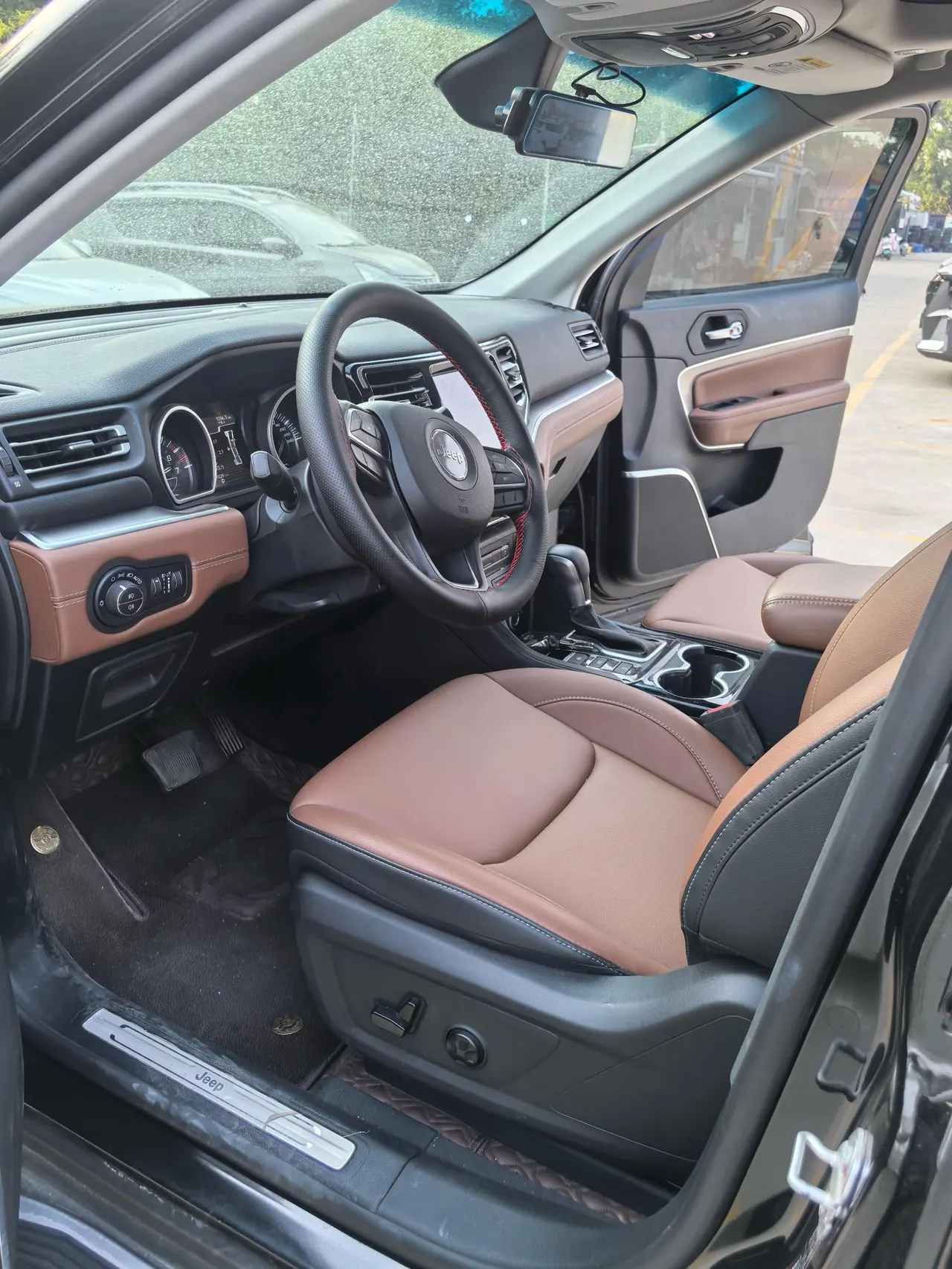 Jeep 2020 Commander 2.0T Two-Drive Elite Automatic Gear 5