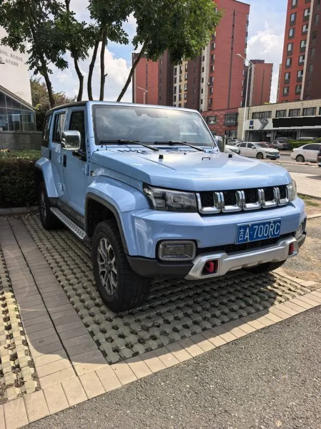 Beijing 2023 BJ40 2.0T 4-wheel drive city hunter version chivalrous automatic gear 3