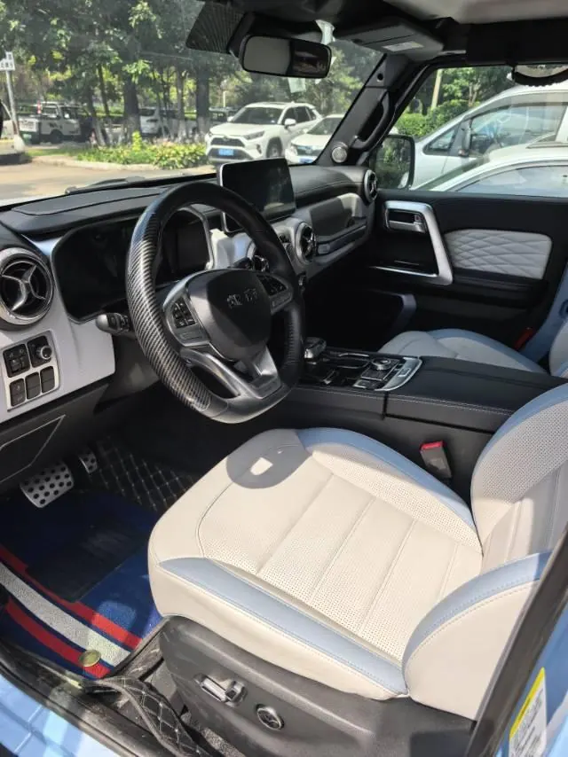 Beijing 2023 BJ40 2.0T 4-wheel drive city hunter version chivalrous automatic gear 4