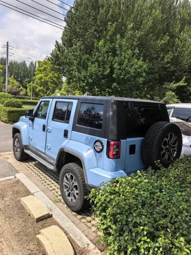 Beijing 2023 BJ40 2.0T 4-wheel drive city hunter version chivalrous automatic gear 6