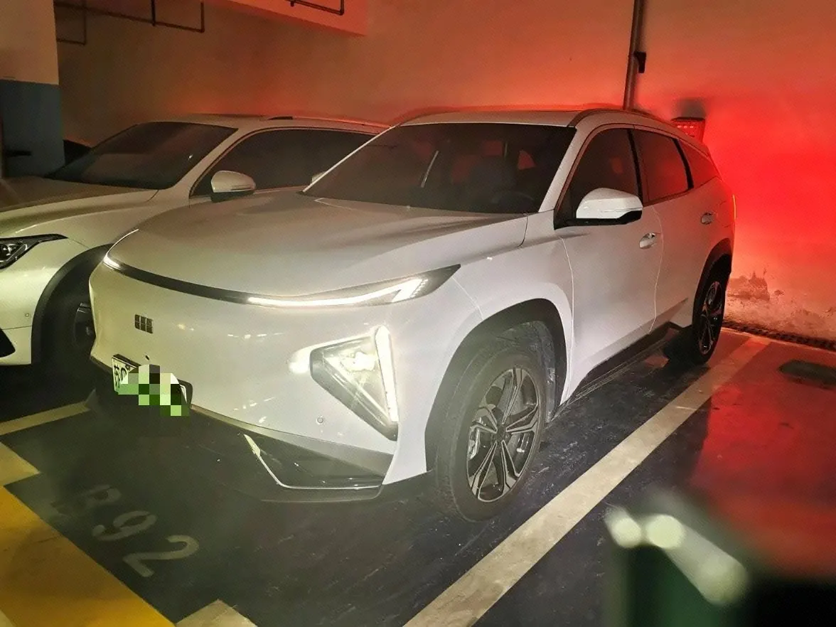Open image lightbox: Geely Galaxy 2025 L7 EM-i 1.5 115km Discovery Edition Automatic Gear