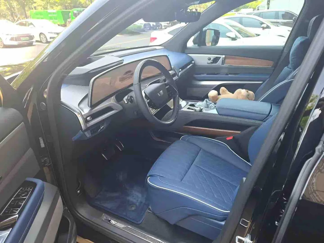 Cadillac 2026 Kayvid high-performance four-wheel drive Ultra automatic transmission 6