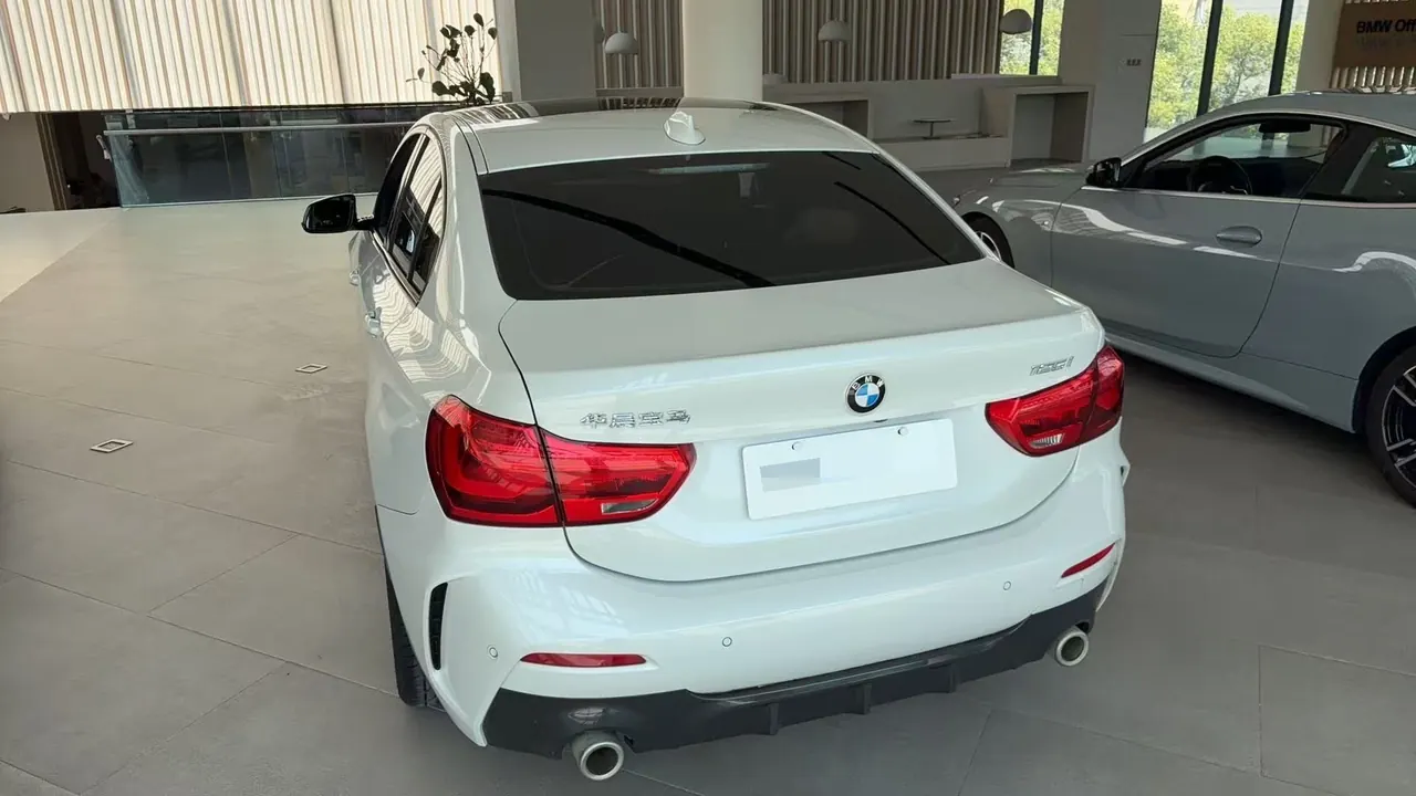 BMW 1 Series 2020 125i 2.0T Leading M Sports Suit Automatic Gear 2