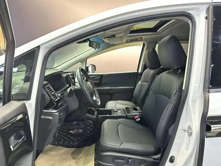 Honda 2020 UR-V 2.0T 370TURBO two-drive elegant version of automatic gear 3