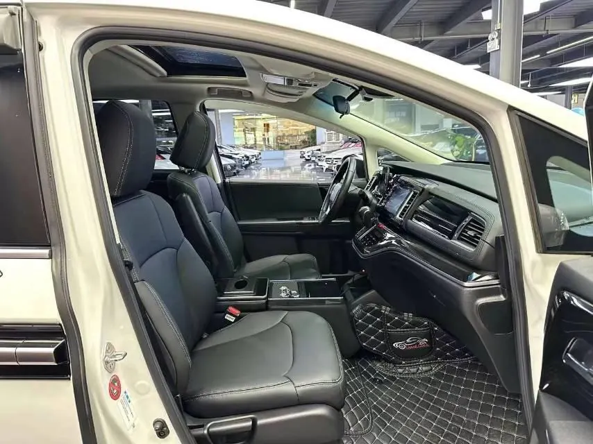 Honda 2020 UR-V 2.0T 370TURBO two-drive elegant version of automatic gear 4