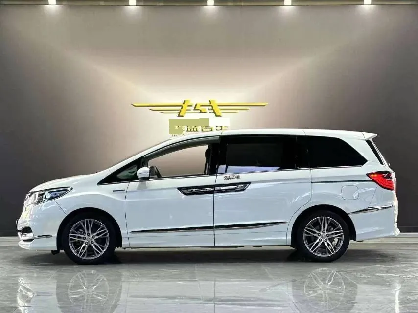 Honda 2020 UR-V 2.0T 370TURBO two-drive elegant version of automatic gear 8