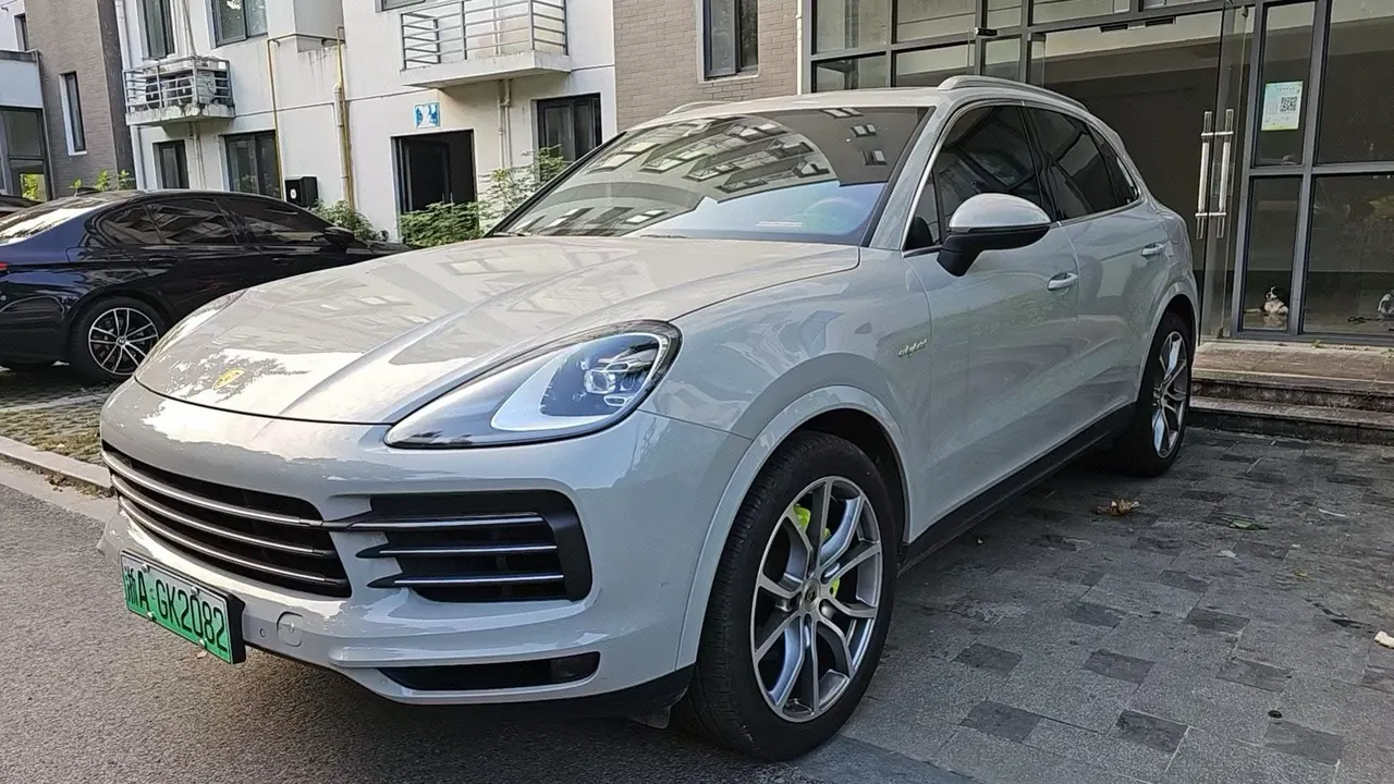 Open image lightbox: Porsche Cayenne New Energy (Imported) 2023 Cayenne Oil and Electric Hybrid 2.0T Automatic Gear