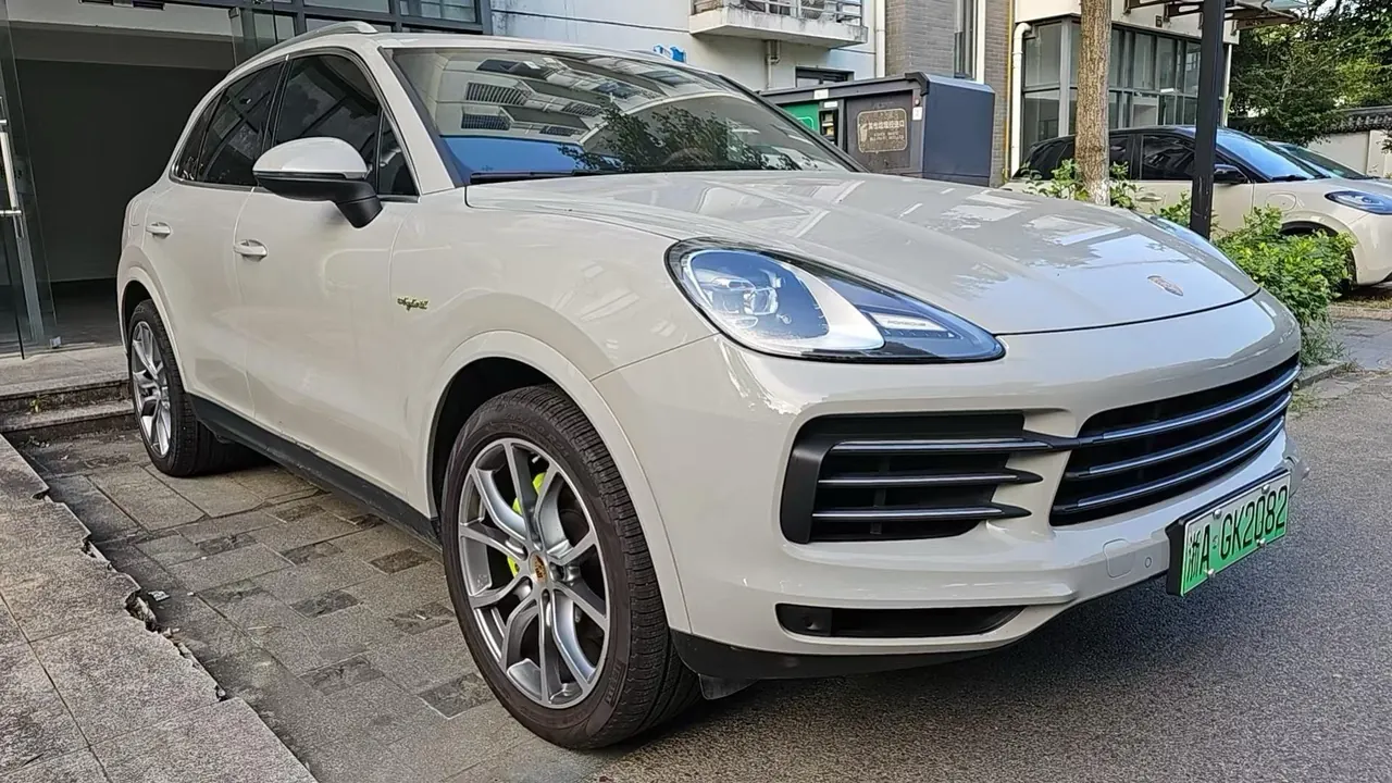 Porsche Cayenne New Energy (Imported) 2023 Cayenne Oil and Electric Hybrid 2.0T Automatic Gear 2