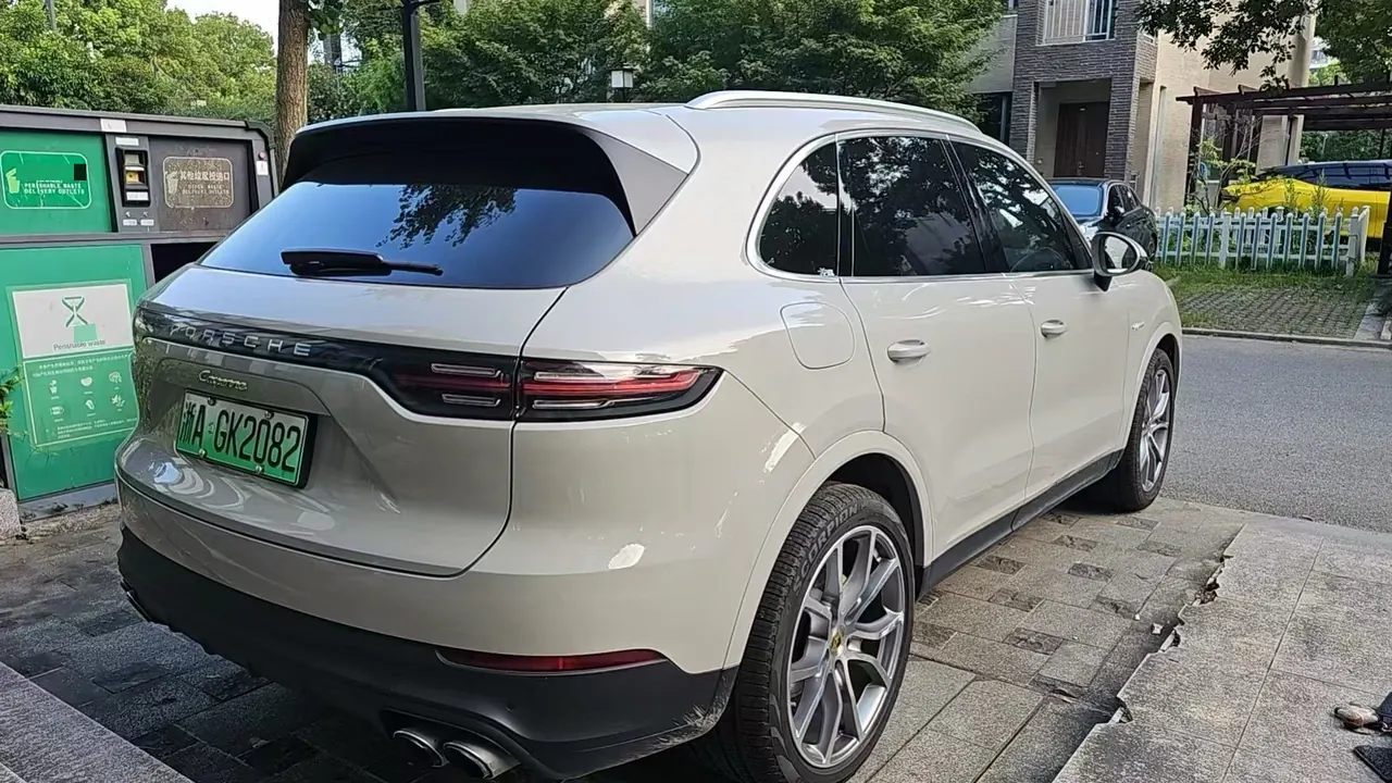 Porsche Cayenne New Energy (Imported) 2023 Cayenne Oil and Electric Hybrid 2.0T Automatic Gear 3