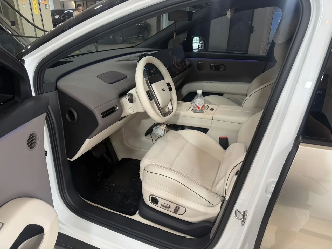 Li 2025 i6 four-wheel drive basic automatic transmission 6