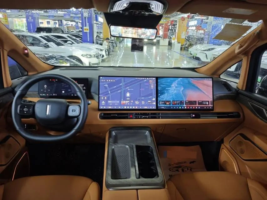 WEY 2025 VV7 Hi4 1.5T Four-Wheel-Drive Automatic Model 5