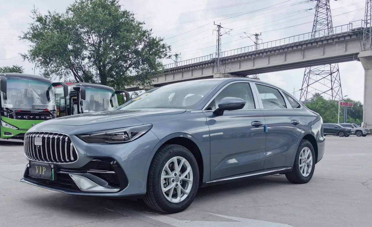 Open image lightbox: Geely Galaxy 2025 xingyao 6 EM-i 1.5 125km sailing version automatic gear