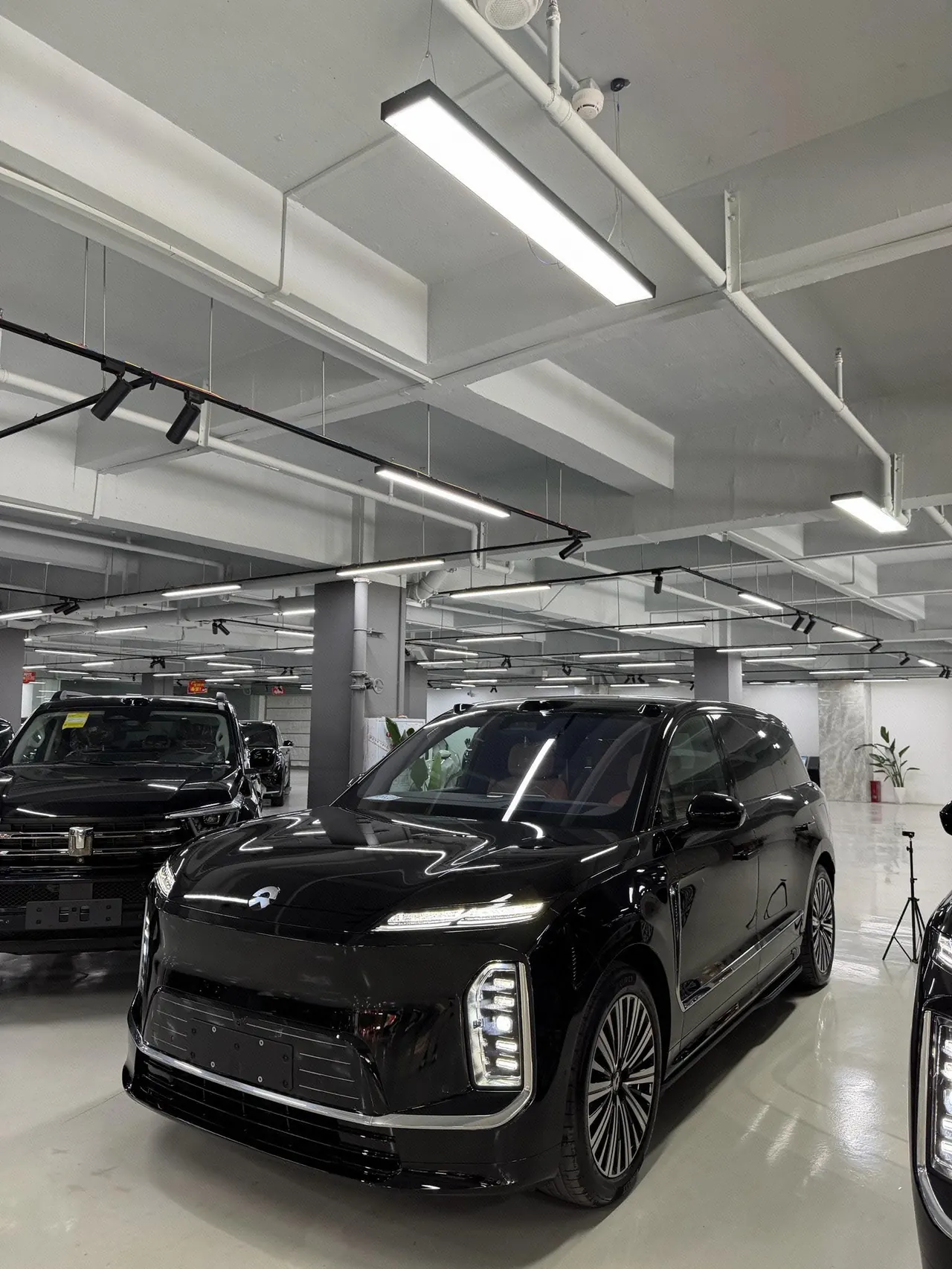Open image lightbox: NIO 2026 ES 9 102kWh Executive Island Deluxe Automatic Gear