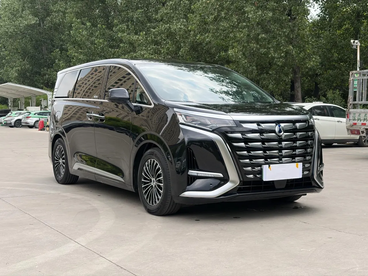 Denza 2024 Denza D9 DM-i 1.5T Stepless 980 Four-wheel Drive Honorable Automatic Gear 3