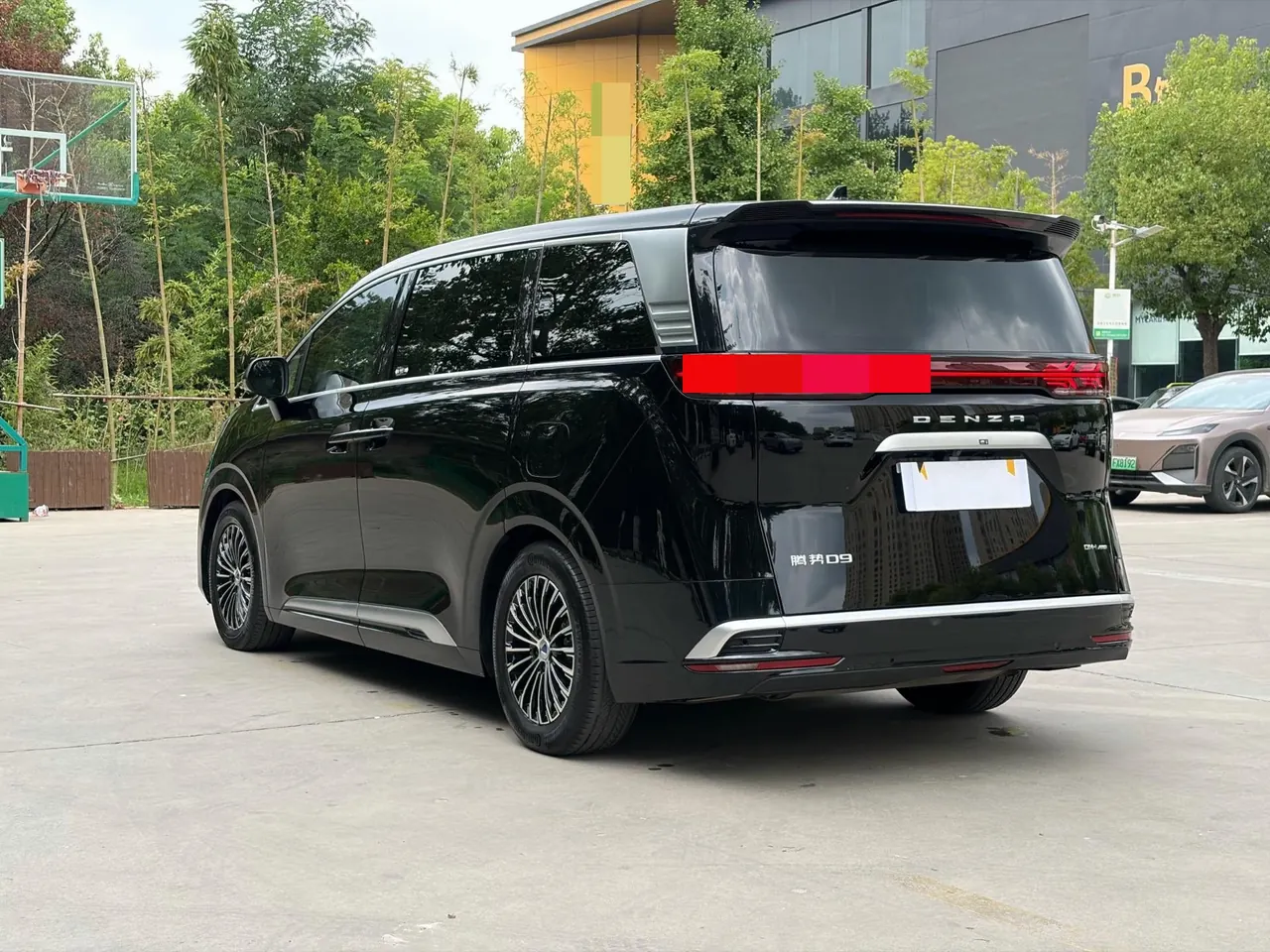 Denza 2024 Denza D9 DM-i 1.5T Stepless 980 Four-wheel Drive Honorable Automatic Gear 4