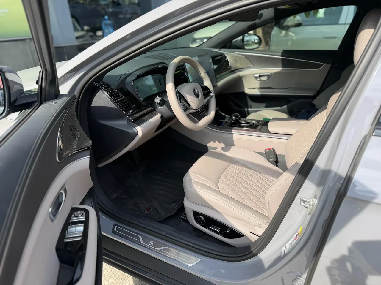 BYD 2025 Han EV Smart Driving 701KM Laser Radar Flagship Automatic Gear 2
