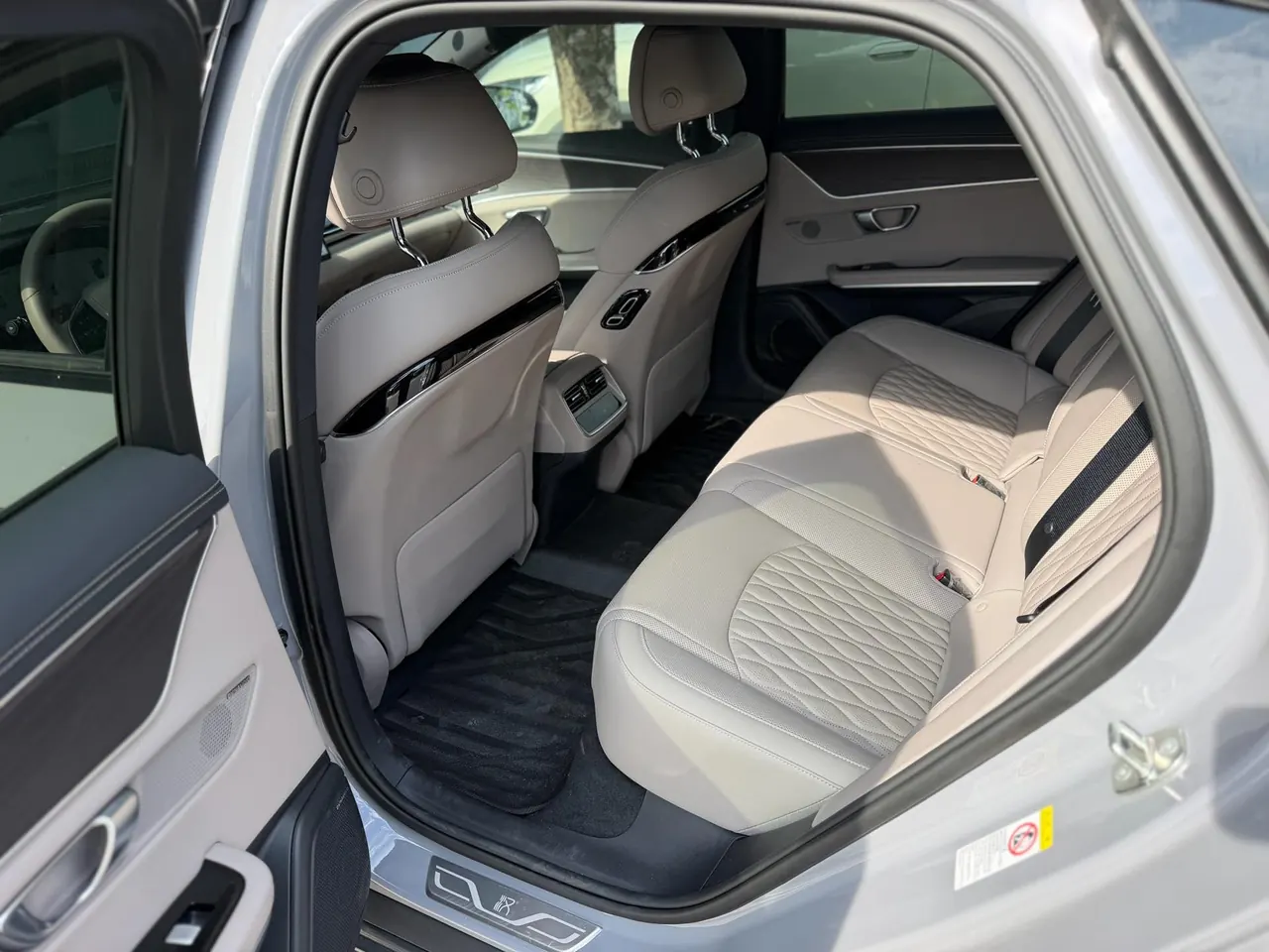 BYD 2025 Han EV Smart Driving 701KM Laser Radar Flagship Automatic Gear 3