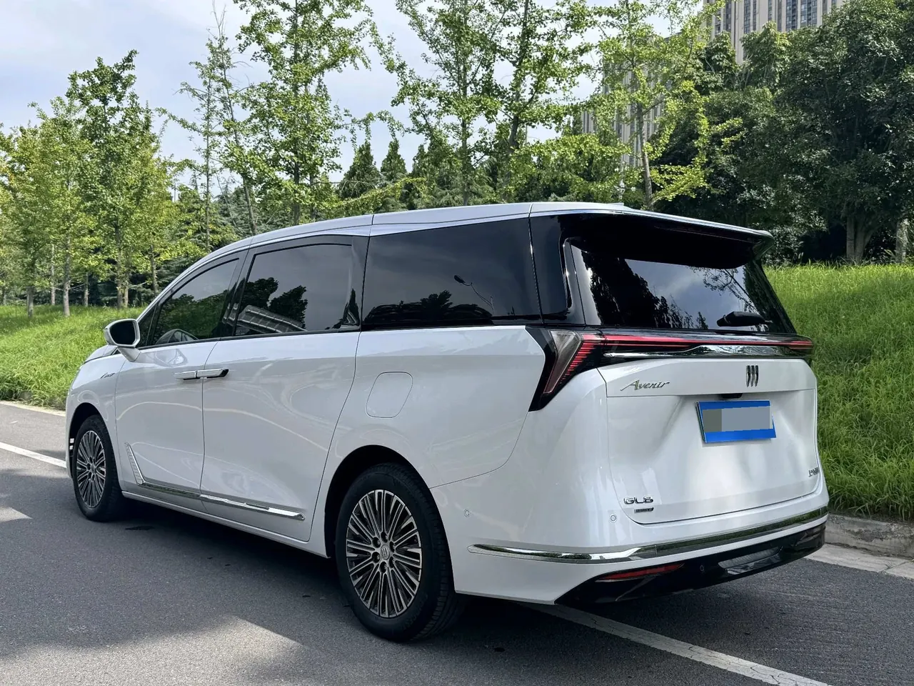 Buick 2024 GL8 Lu Zun PHEV 1.5T Luxury Edition 7-seat Automatic Gear 10