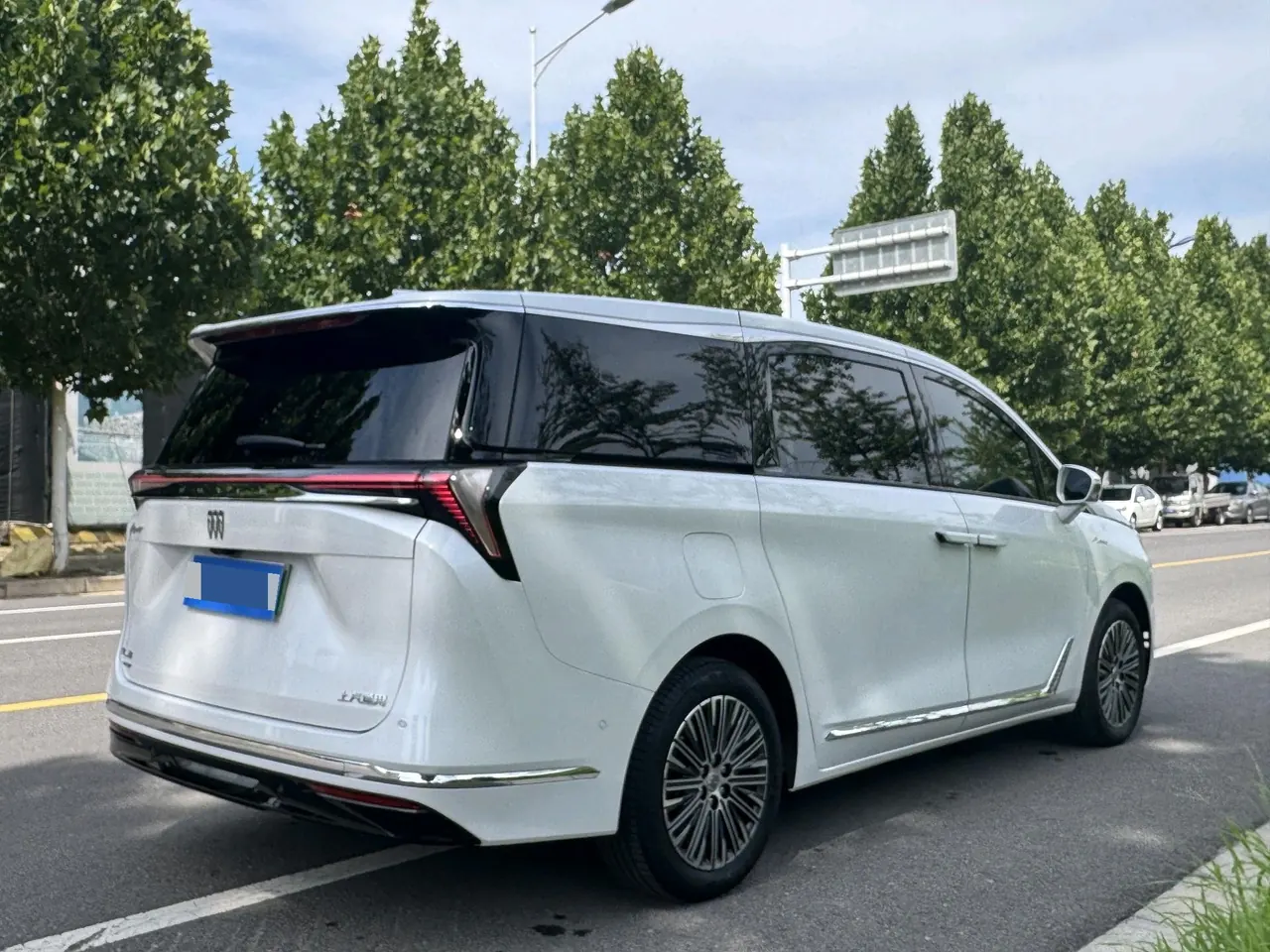 Buick 2024 GL8 Lu Zun PHEV 1.5T Luxury Edition 7-seat Automatic Gear 3
