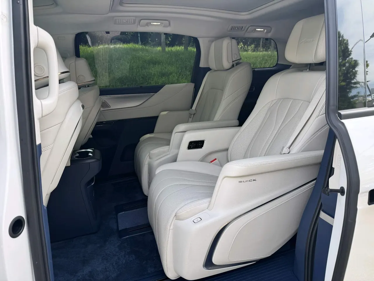 Buick 2024 GL8 Lu Zun PHEV 1.5T Luxury Edition 7-seat Automatic Gear 5