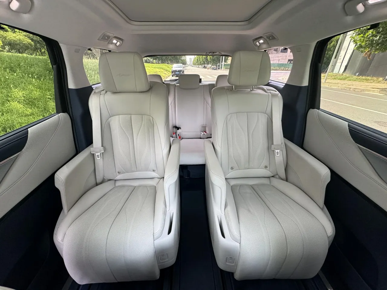 Buick 2024 GL8 Lu Zun PHEV 1.5T Luxury Edition 7-seat Automatic Gear 7