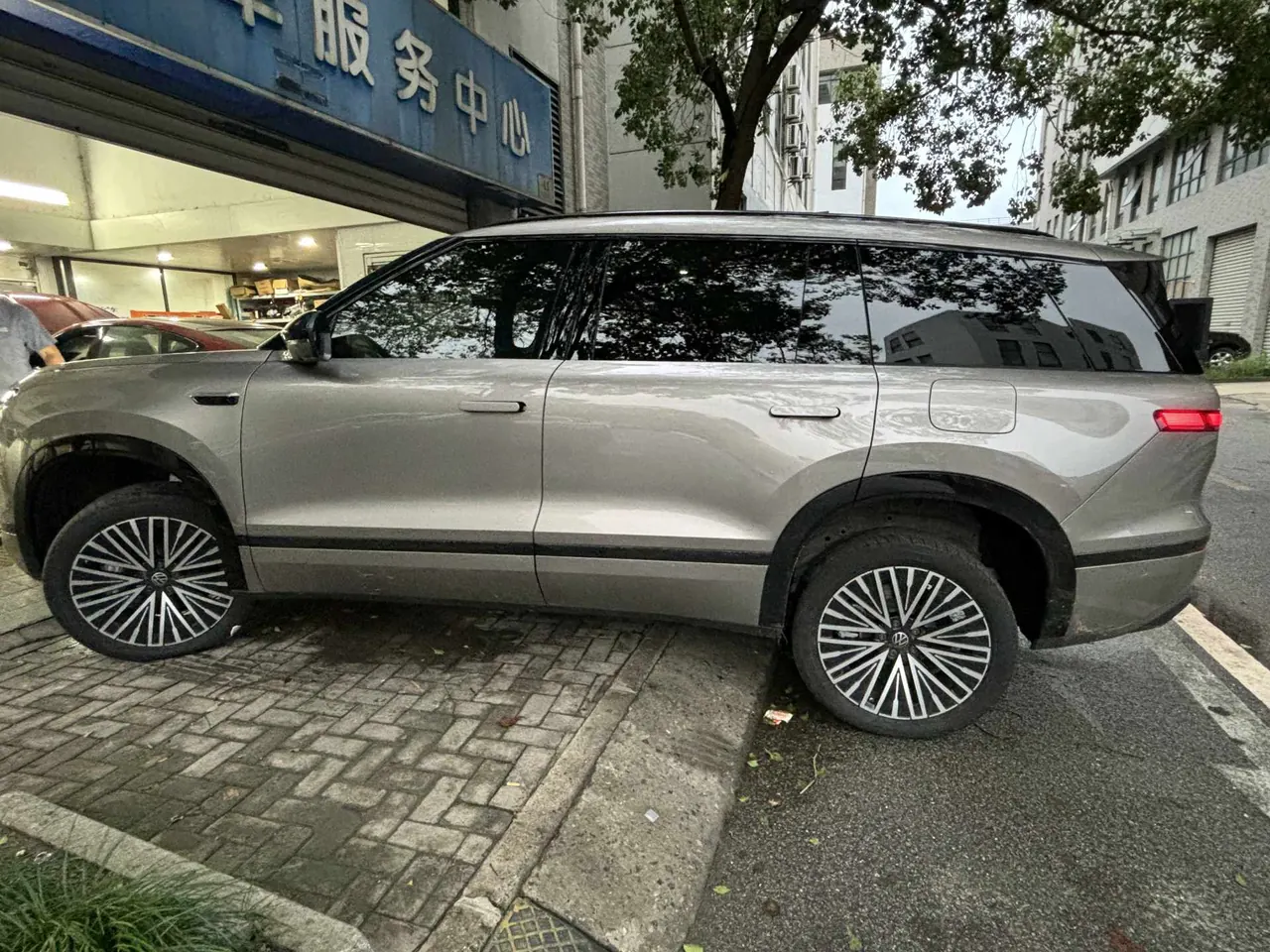 Volkswagen 2026 ID.ERA 9X Ultra 4-wheel drive automatic gear 2