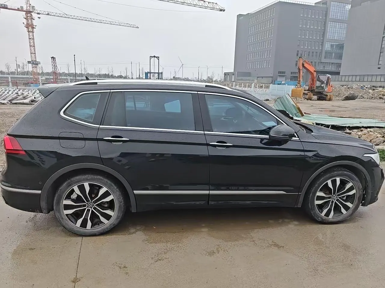 Volkswagen 2024 Tiguan L R-Line 2.0TSI 330TSI Two‑wheel‑drive R‑Line Dragon Glory Edition Automatic 3