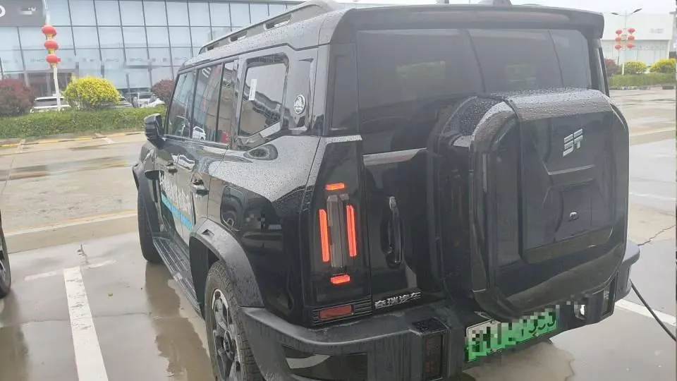 Jetour 2026 Traveler C- DM 1.5T 211km XWD Huawei Gankun Zhijia Automatic Transmission 4