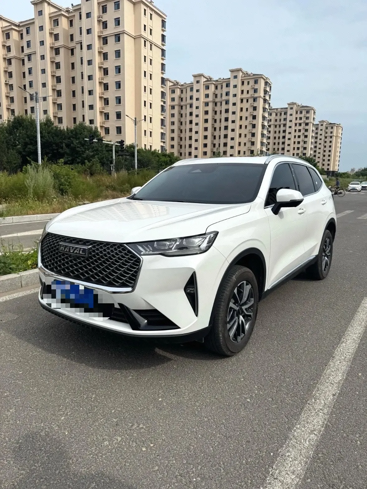 Open image lightbox: Haval 2024 H6 1.5T Two-Drive Classic Automatic Gear