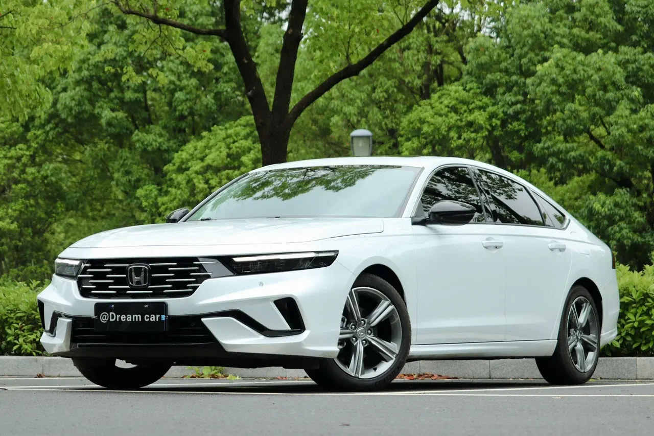 打开图片灯箱:Honda 2025 11th Generation Accord 1.5T Stepless 260TURBO Sports Series Premium Edition Automatic Gear