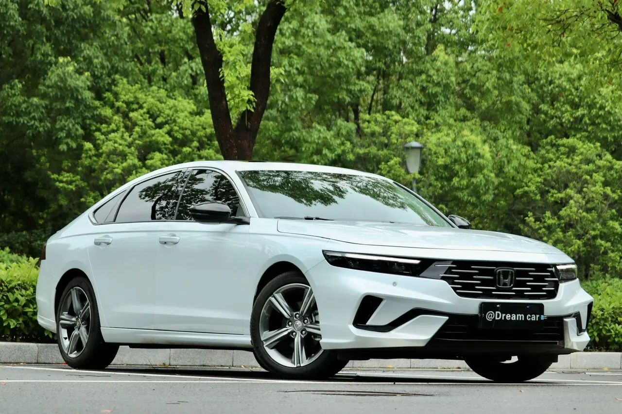 Honda 2025 11th Generation Accord 1.5T Stepless 260TURBO Sports Series Premium Edition Automatic Gear 3