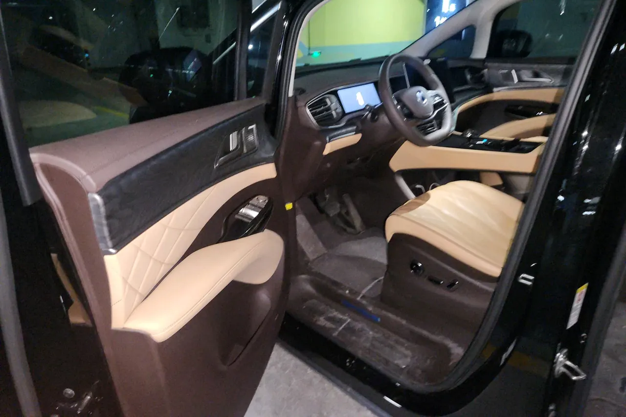 Denza 2025 Denza D9 DM-i 1.5T stepless intelligent driving version 1020 four-wheel drive exclusive automatic transmission 4