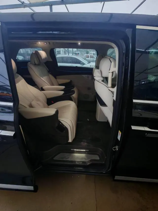 Denza 2024 Denza D9 DM-i 1.5T Stepless 980 Four-wheel Drive Honorable Automatic Gear 9