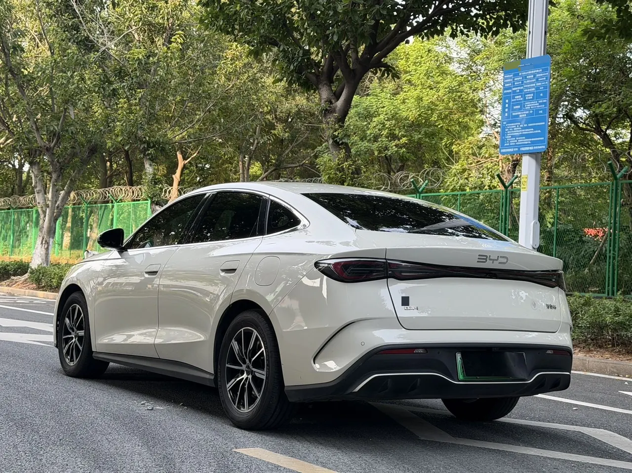 BYD 2024 Seal 06 DM-i 1.5 Stepless 120KM Honorable Automatic Gear 8