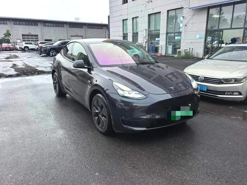 Tesla 2024 Model Y long endurance all-wheel drive version automatic transmission 2